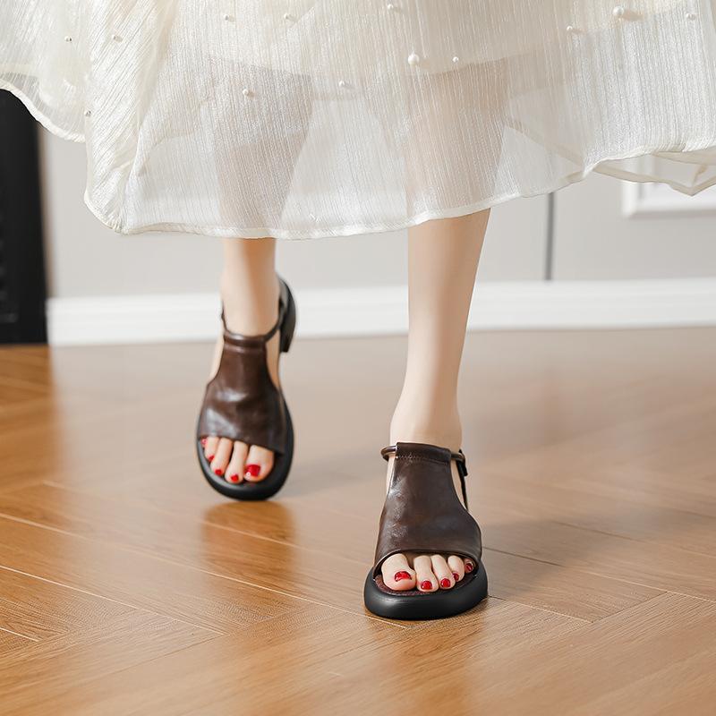 Место!~~ Ретро толстые сандалии на высоком каблуке с открытым носком женские лето 2025 новые маленькие для улицы с юбкой крутые шлепанцы