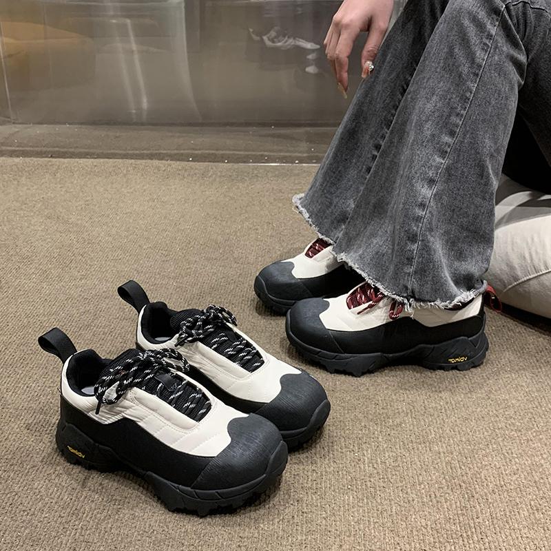 Мода 2024 года, походные кроссовки для женщин, весна-осень, новые модные простые кроссовки на все времена, женские повседневные кроссовки со шнуровкой в стиле ретро, универсальные спортивные туфли