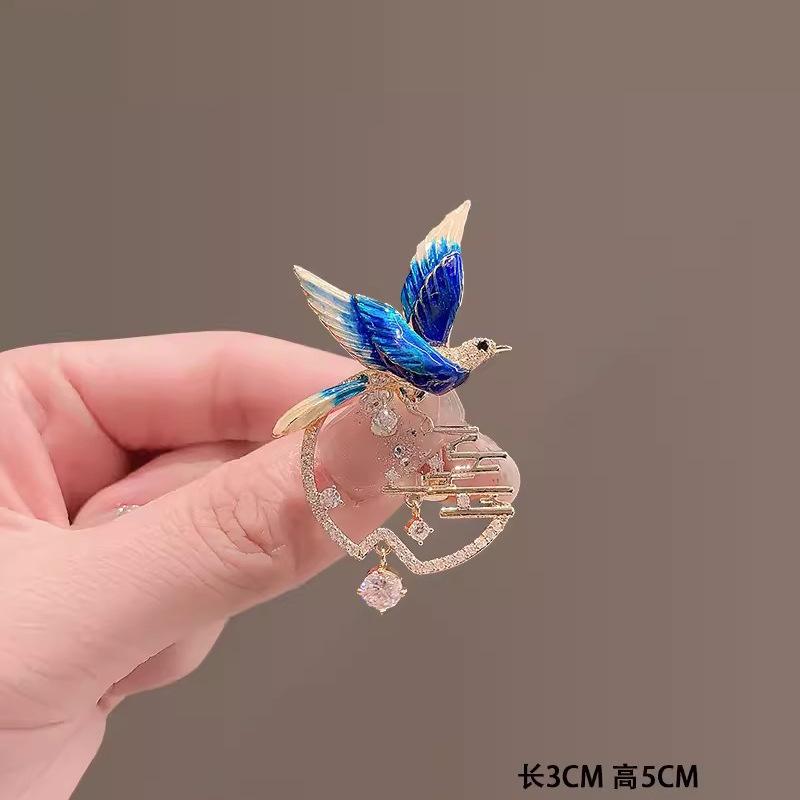 Swallow Return Brooch, High-end Women's Painted Enamel Bird Brooch, Niche Design Sense Brooch, Elegant Suit Accessory