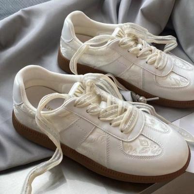 Размер 35-40 Натуральная кожа + атласная поверхность Женские повседневные кроссовки Дышащие теннисные спортивные туфли на плоской подошве на низком каблуке со шнуровкой Весенние походные туфли