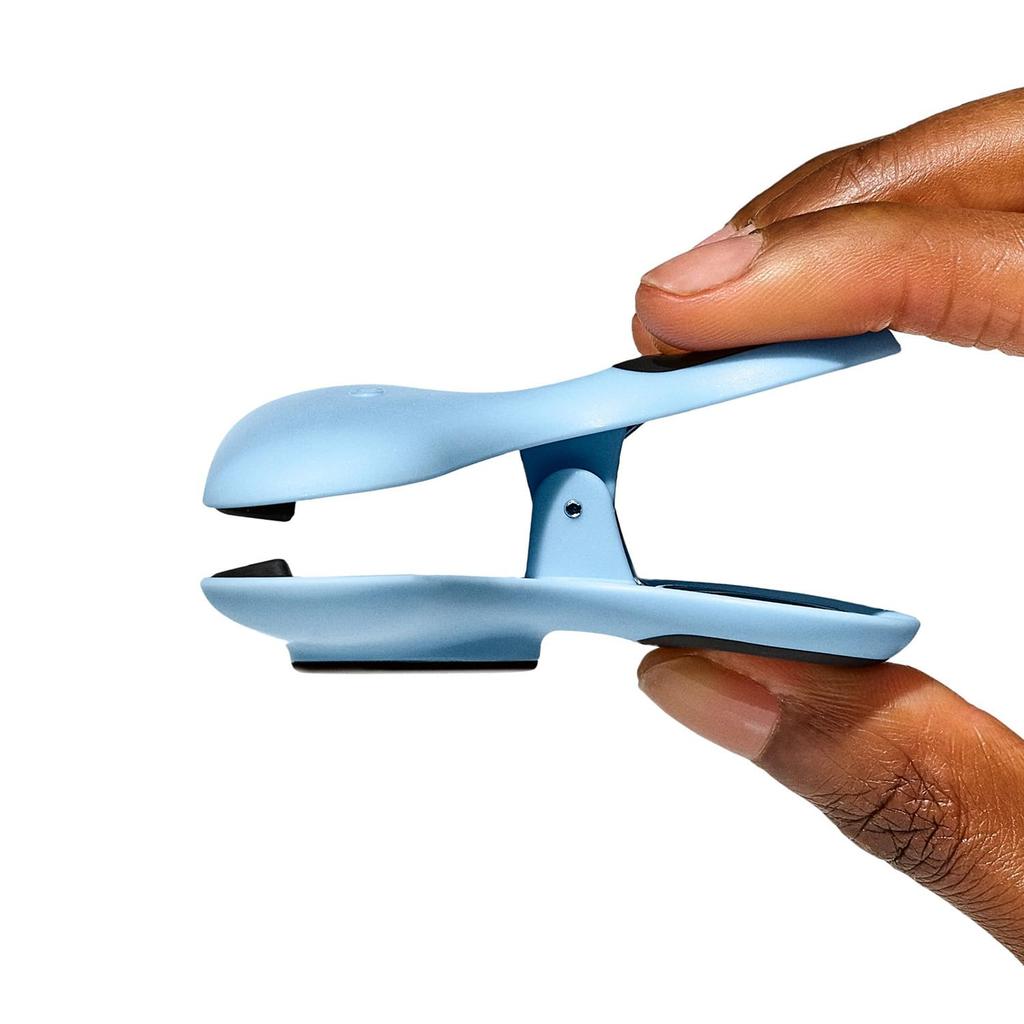 OXO Wide Magnetic Clip Set Perfect for sealing snack and food preventing moisture and convenient for attaching notes and recipes to the - bags,