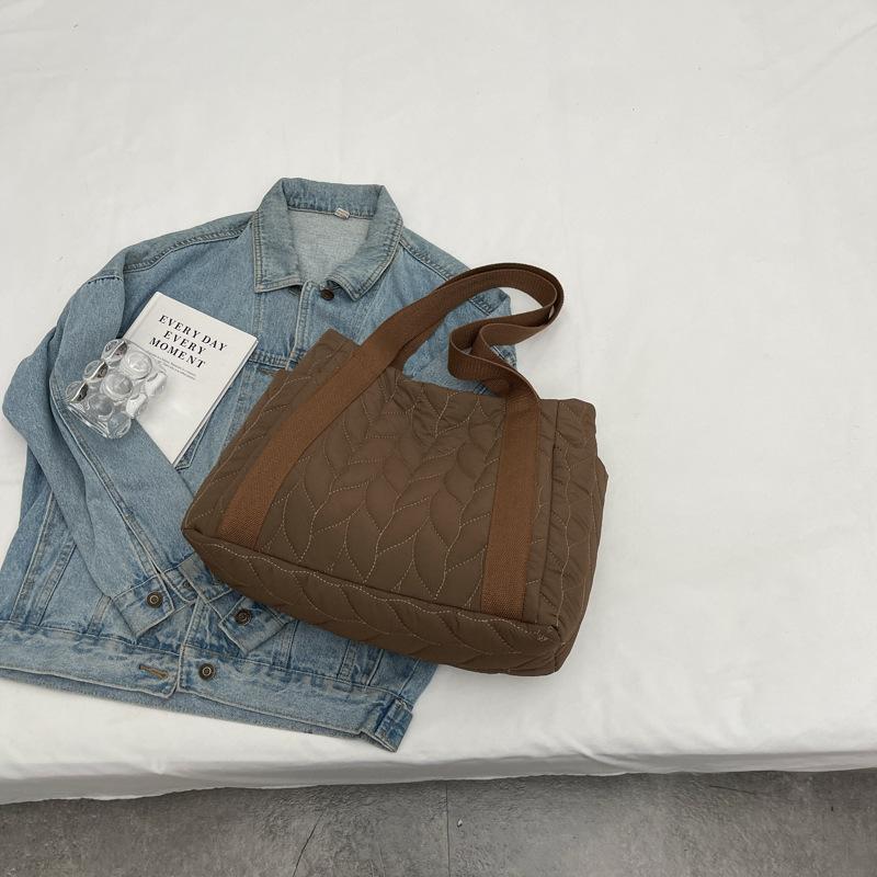 Однотонная вместительная сумка женская 2024 новый тренд ромбовидная пуховая сумка-тоут повседневная иностранная сумка-мессенджер