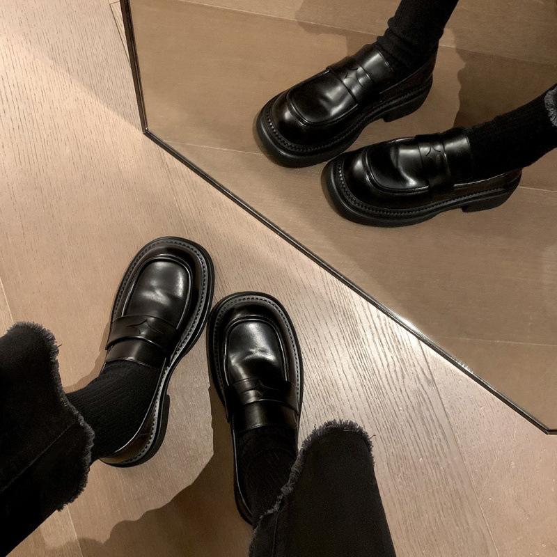 2025 изысканные маленькие кожаные туфли женские в британском стиле ретро полированные на толстой подошве ленивые лоферы женские больших размеров маленькие кожаные туфли