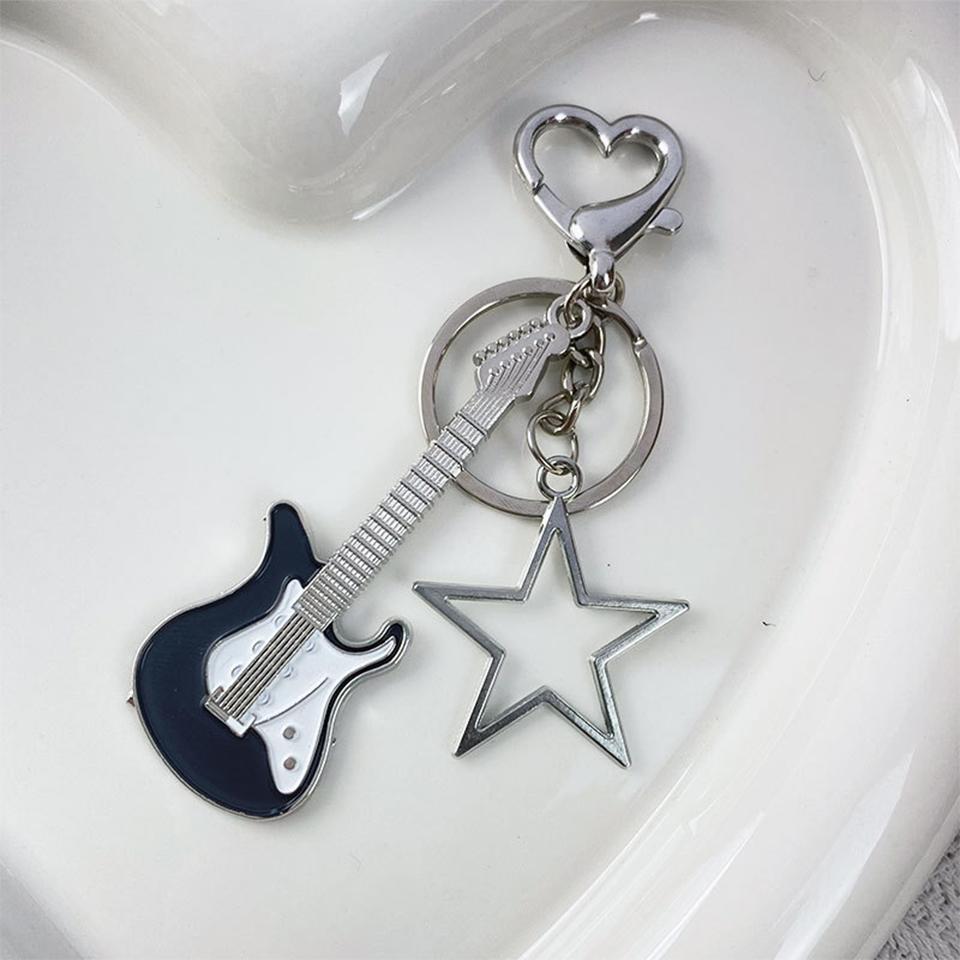 ZAKOL Guitar Love Heart Key Chain for Men Women Cool Pentagram Pendant Fashion Rock Punk Accessories Gift