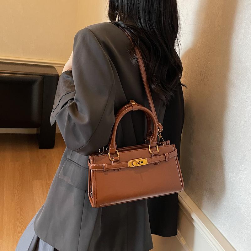 Новая ретро-сумка женская 2025 осень и зима модная сумка через плечо корейская версия трендовая сумка-мессенджер универсальная сумка подмышку