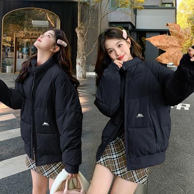 Зима 2025 новые стеганые вещи женские утолщенные простые теплые вещи-хлебцы универсальные и свободные приталенные куртки