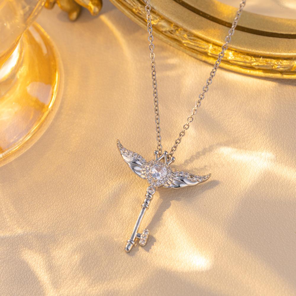Diamond‑Inlaid Angel‑Wings‑And‑Key Women Necklace, Light‑Luxury Versatile‑Designed High‑End‑Texture Collarbone Neck Accessories