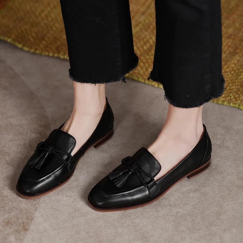 2024 Новые британские женские мокасины в стиле ретро с кисточками кожаные туфли на низком каблуке неглубокие туфли черные коричневые школьные туфли на плоской подошве