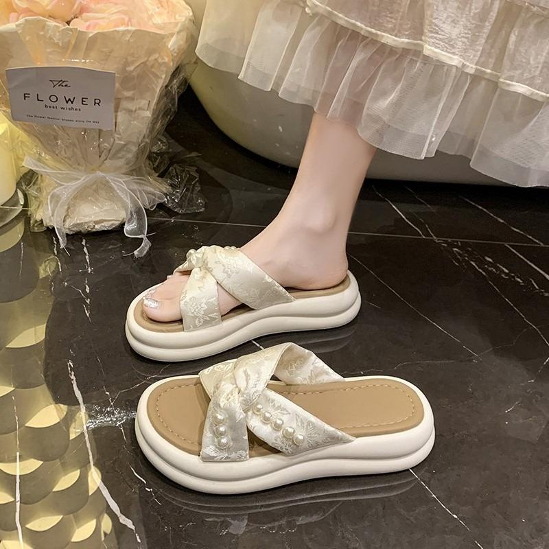 Мода 2025 Модные летние женские шлепанцы Жемчужные Повседневные Пляжные туфли Домашние Нескользящие Уличные Домашнее использование ПВХ подошва Женская обувь