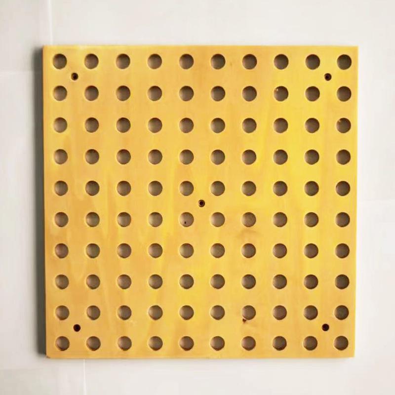 Стена-игрушка с колышками и бусинами: Интерактивные деревянные кубики и игра-украшение для стены для детского сада.