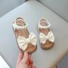 Летние сандалии из кожи для девочек, мягкие с жемчугом, милые детские праздничные сандалии, шикарные открытые носки, детские туфли с бантиками