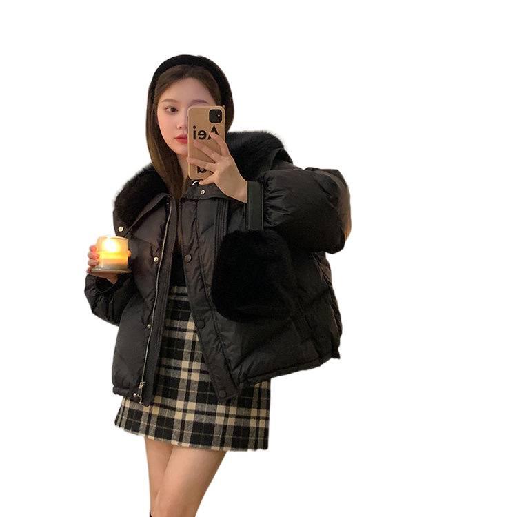 Женская теплая куртка с хлопковой набивкой и меховым воротником цвета хаки/черная - Маленькое зимнее пальто