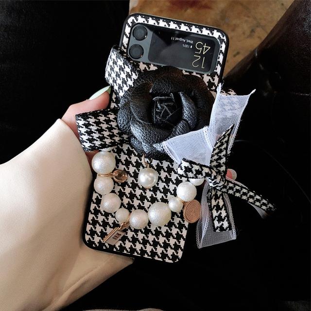 Chic And Elegant Leather Camellia Phone Case For Samsung Galaxy Z Flip 3 Z Flip 4 With Portable Pearl Bracelet Cover Women Girl