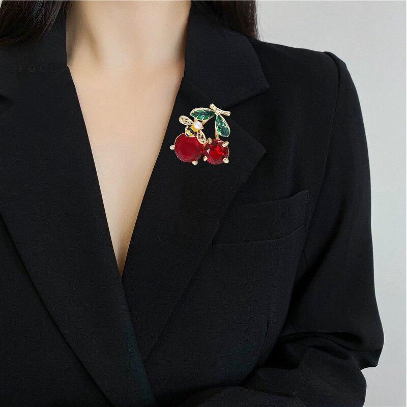 Blucome New Design Red Cherry Shape Brooch Gold Color Enamel Brooches Jewelry Pins Girl Christmas Gifts Scarf Hat Accessories