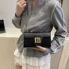 Urban Commuting, Advanced Texture Temperament Chain, Shoulder Messenger Bag, Versatile Fashion Retro Trend Small Square Bag