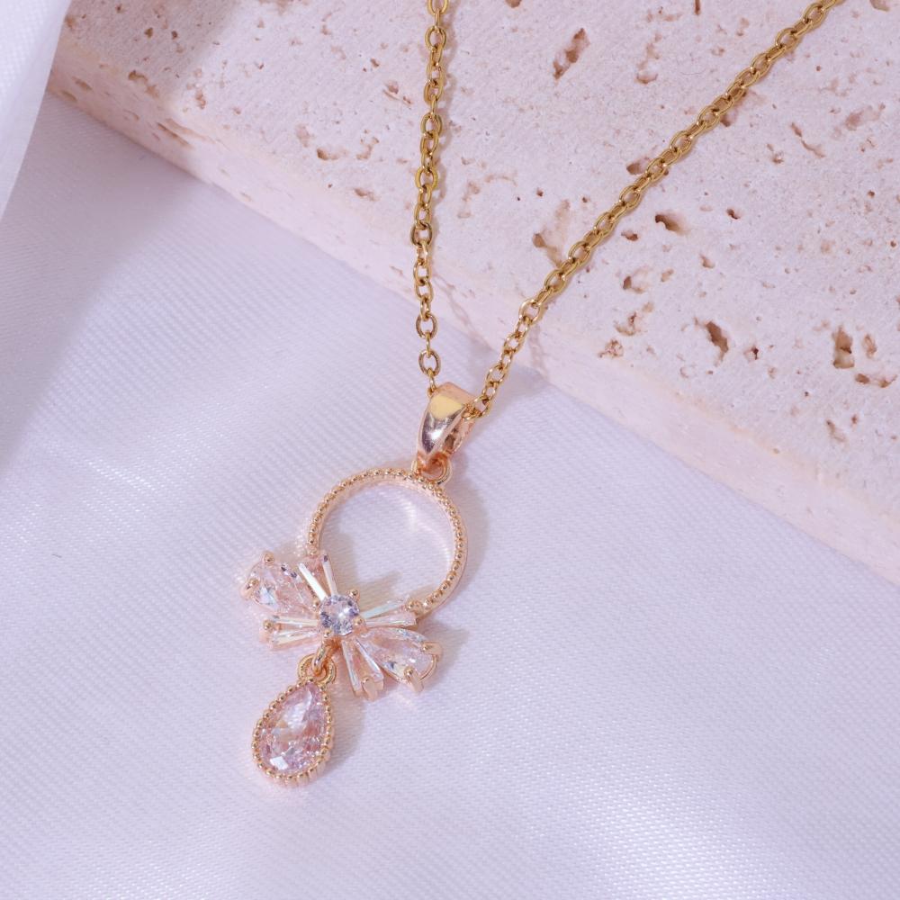 Fashion Zirconia Butterfly Pendant Necklaces for Women Sparkling Stainless Steel Necklace Jewelry Wedding Accessories