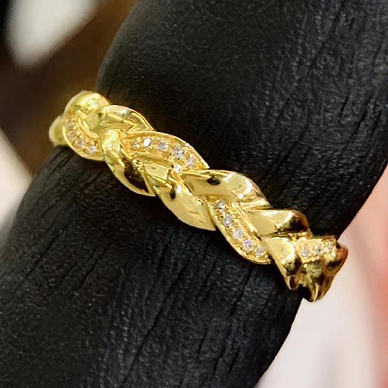 Huitan Newly Designed Women Wedding Band Rings Twist-shaped Gold Color Rings Modern Fashion Female Accessories Statement Jewelry