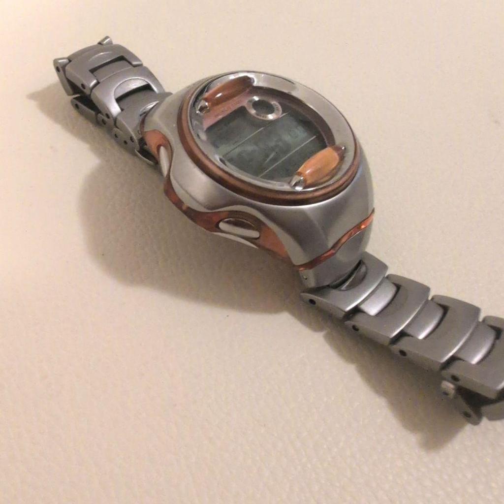 Б/у часы CASIO серебристые размер запястья 15см дельфин