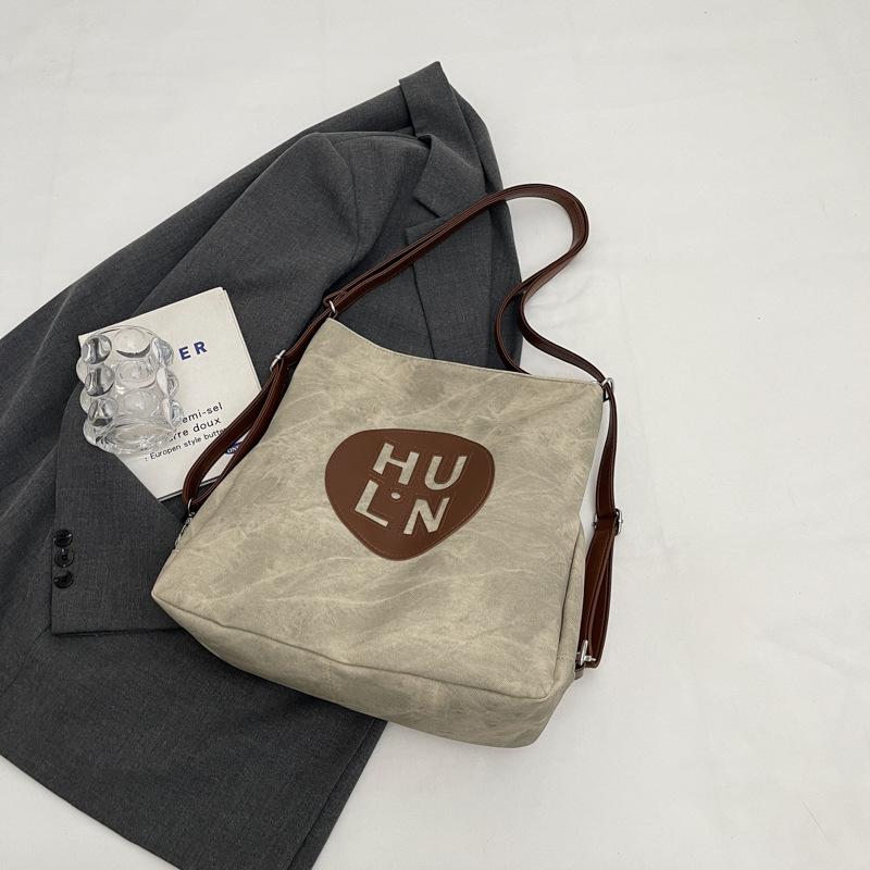 Crossbody bag women's 2025 autumn and winter new fashionable large-capacity backpack student commuting shoulder tote bag