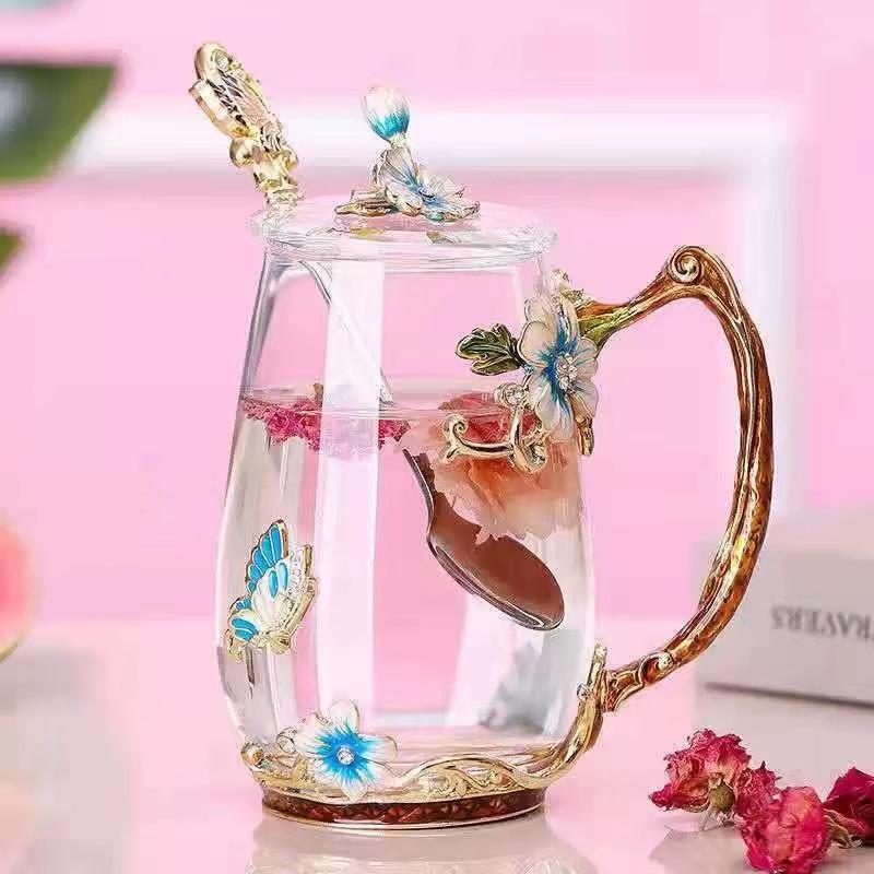 Маленькая эмалированная чашка с изображением ромашки, небольшое стекло с росписью в виде свежего цветка, подарочный набор для чая для дома