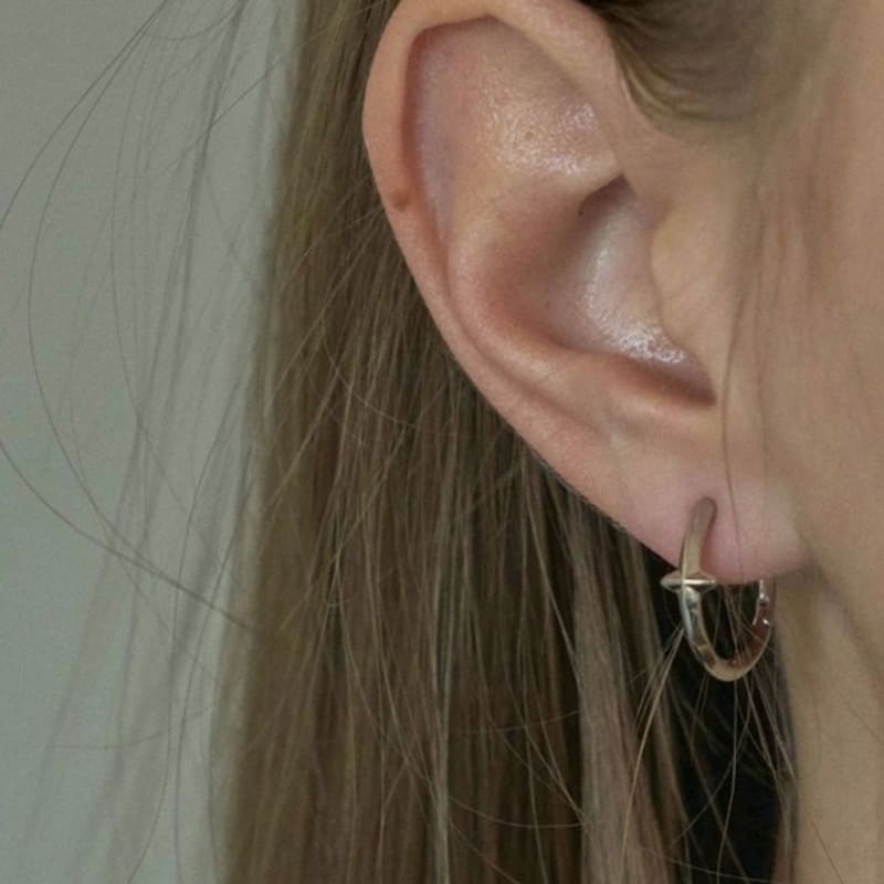 Aora СЕРЬГА-КОЛЬЦО CROSS SM_075