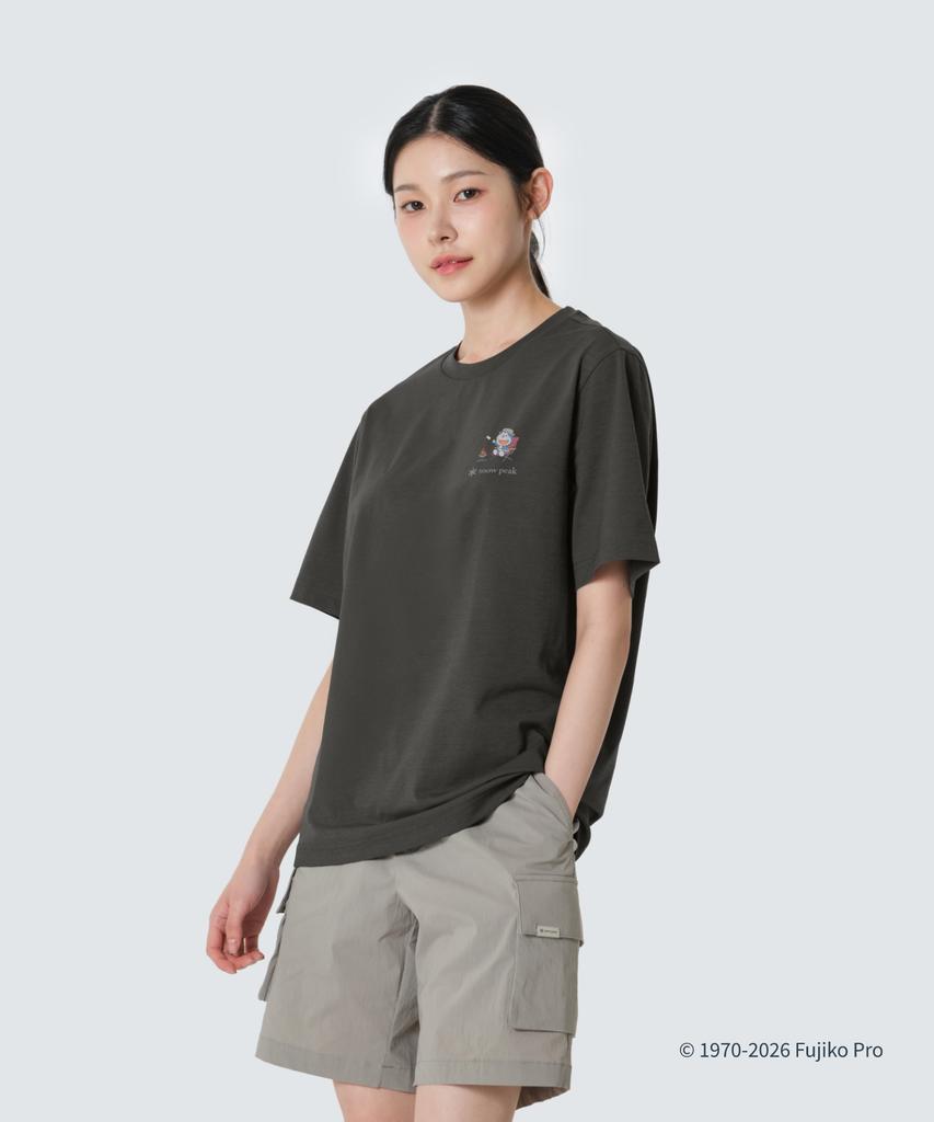 SNOWPEAK APPAREL [Snow Peak | Doraemon] Campfire Short Sleeve T-Shirt (S26Mufts95) Dark Khaki