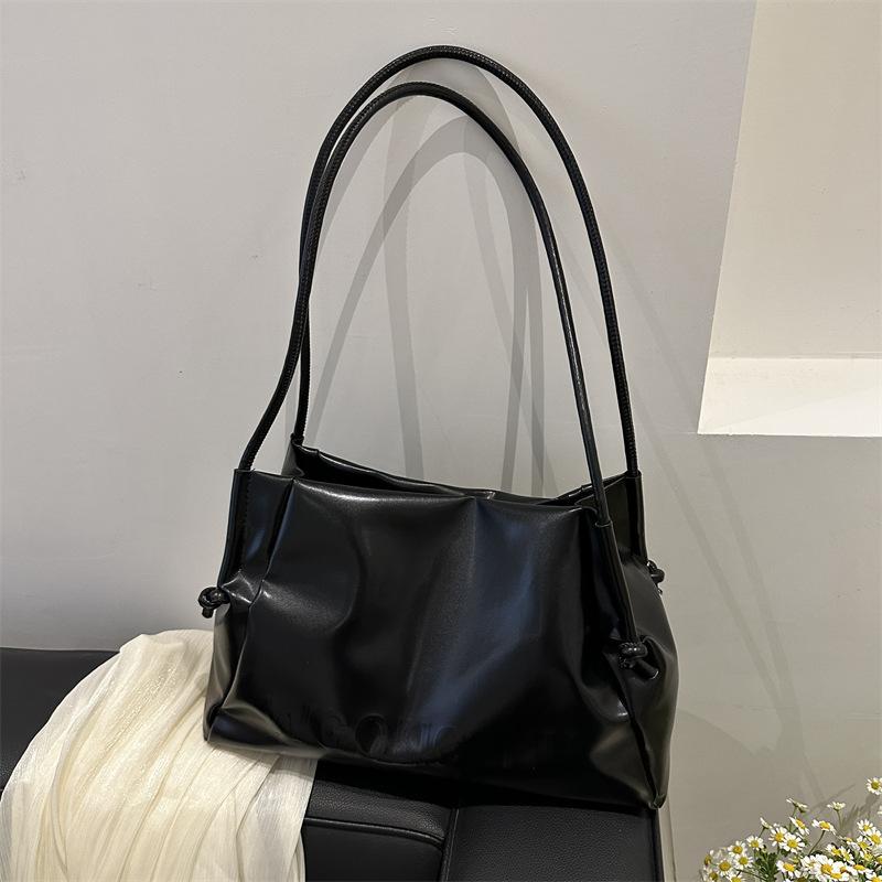 Нишевая простая сумка подмышкой большая женская 2024 новая темпераментная женская сумка через плечо мягкая поверхность сумка-тоут для поездок на работу