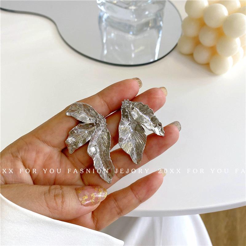 2025 Ретро Дизайн Лист Женские Изысканные Серьги-гвоздики Легкая Роскошь