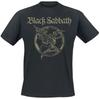 Футболка с артом группы Black Sabbath в стиле хэви-метал. Идеальна для поклонников металла. Основополагающее наследие хэви-метала и темный стиль. Повседневные футболки.