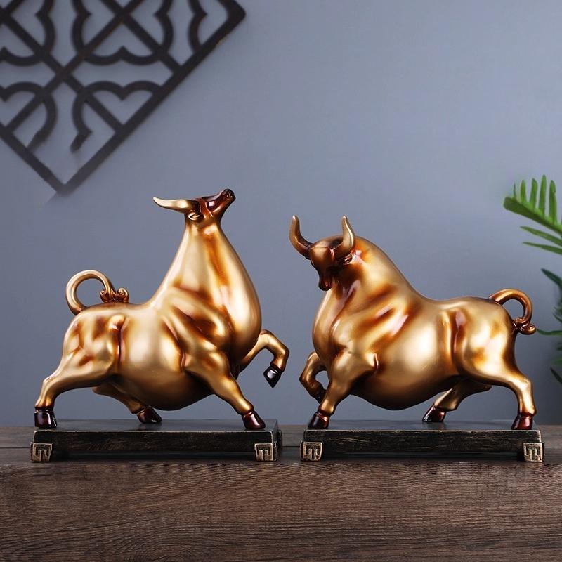 Ремесленные изделия из смолы Имитация скульптуры животного Крупный рогатый скот Бык Золотой бык Декоративные фигурки Аксессуары для украшения дома