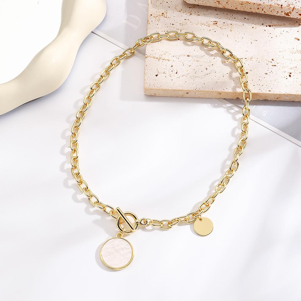 Ожерелье для женщин Осень и зима Длинные многослойные ожерелья Дизайн Чувство дикой моды Простой темперамент Золотое ожерелье Женское элегантное ожерелье