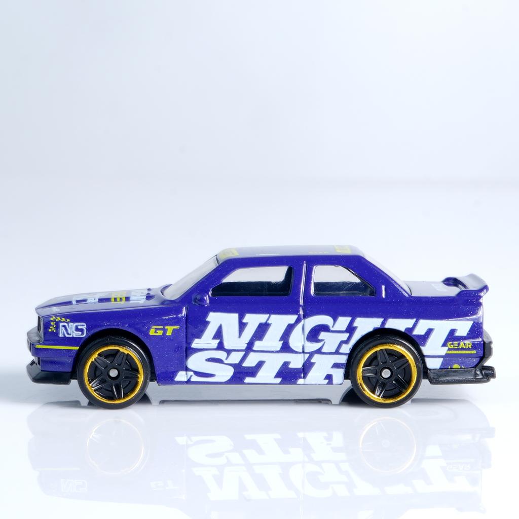1:64 Миниатюрные литые модели спортивных автомобилей Игрушка для мальчиков Автолюбителей Декоративное украшение Коллекционный Креативный подарок День рождения Рождество Хэллоуин