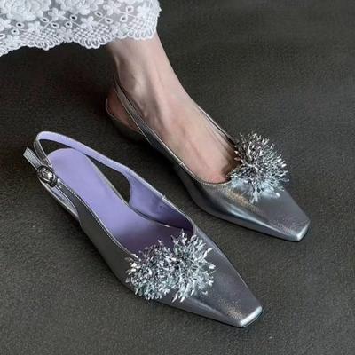 Модные сандалии с квадратным носком и неглубоким вырезом, женские летние новые туфли-баотоу на плоской подошве с цветочным декором на одном ремешке, противоскользящие и износостойкие