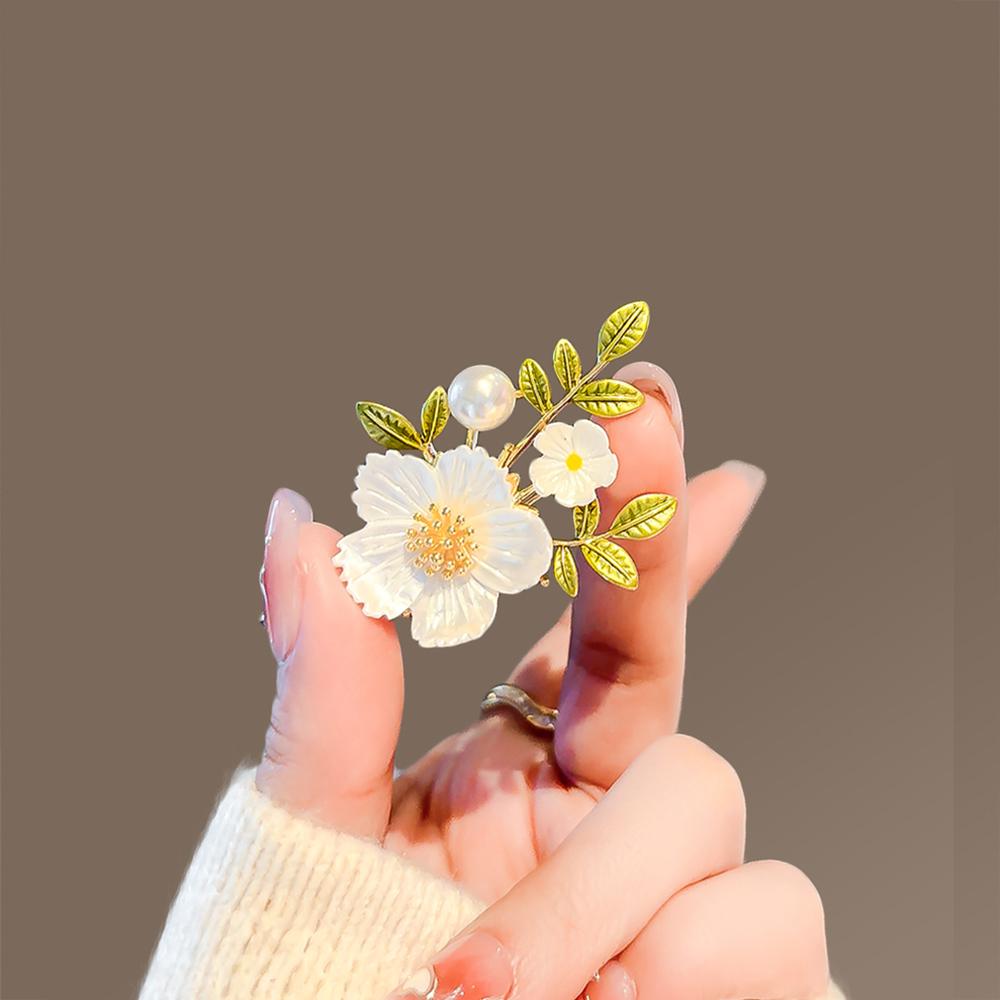 Daisy Sakura Flower Brooches For Women Alloy Pearl Green Leaves Romantic Peach-blossom Party Office Brooch Pin Gifts