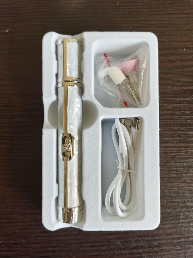 Компактный серый электрический полировщик ногтей и инструмент для удаления омертвевшей кожи