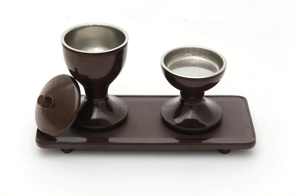 Не ржавеющий колокольчик с приятным высоким звуком, идеально подходящий для мини-буддийских алтарей.. Включает контейнер для воды, пиалу для риса, поднос и вазу для цветов.