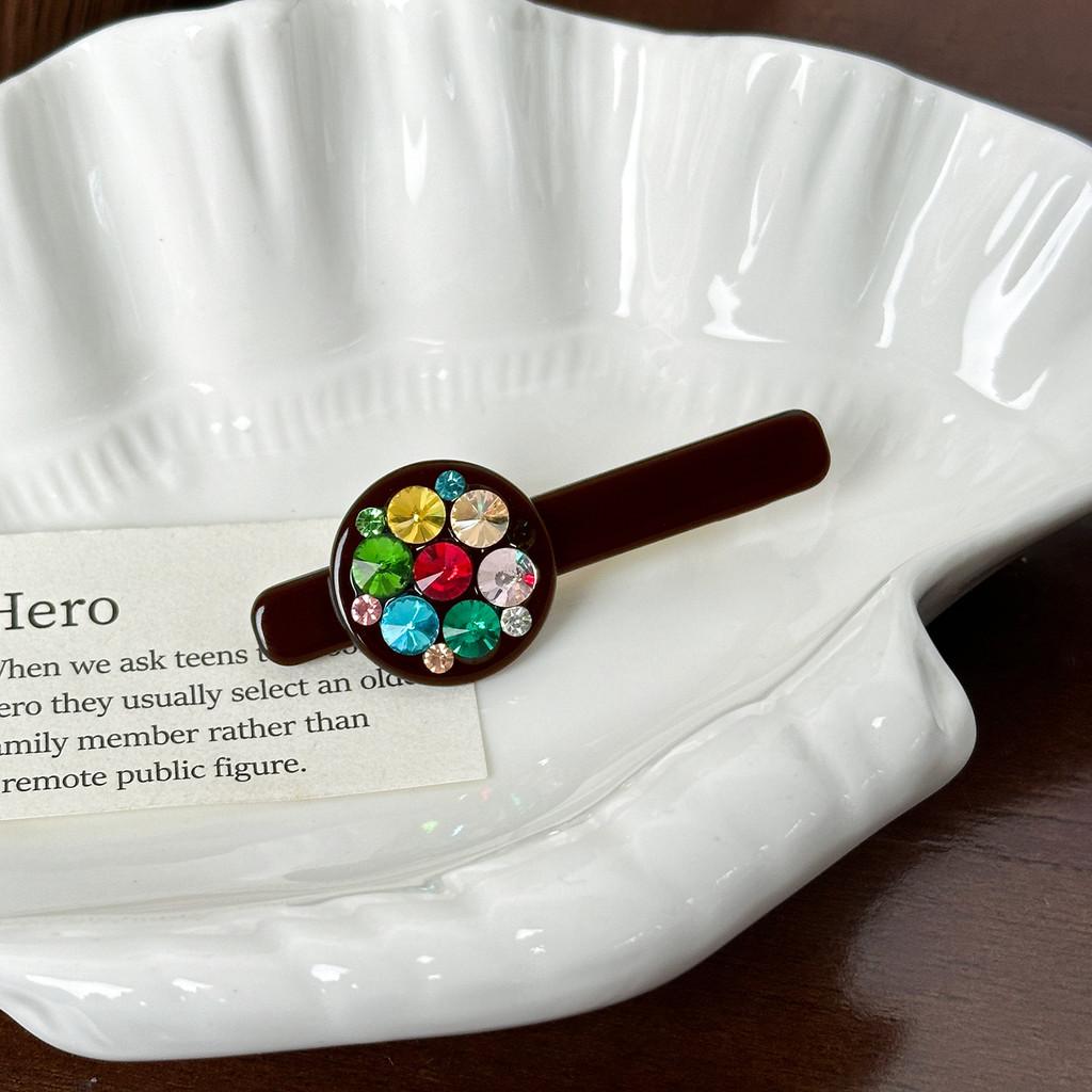 Качественная заколка-крокодил премиум-класса со стразами белого, черного, красного и кофейного темного цветов