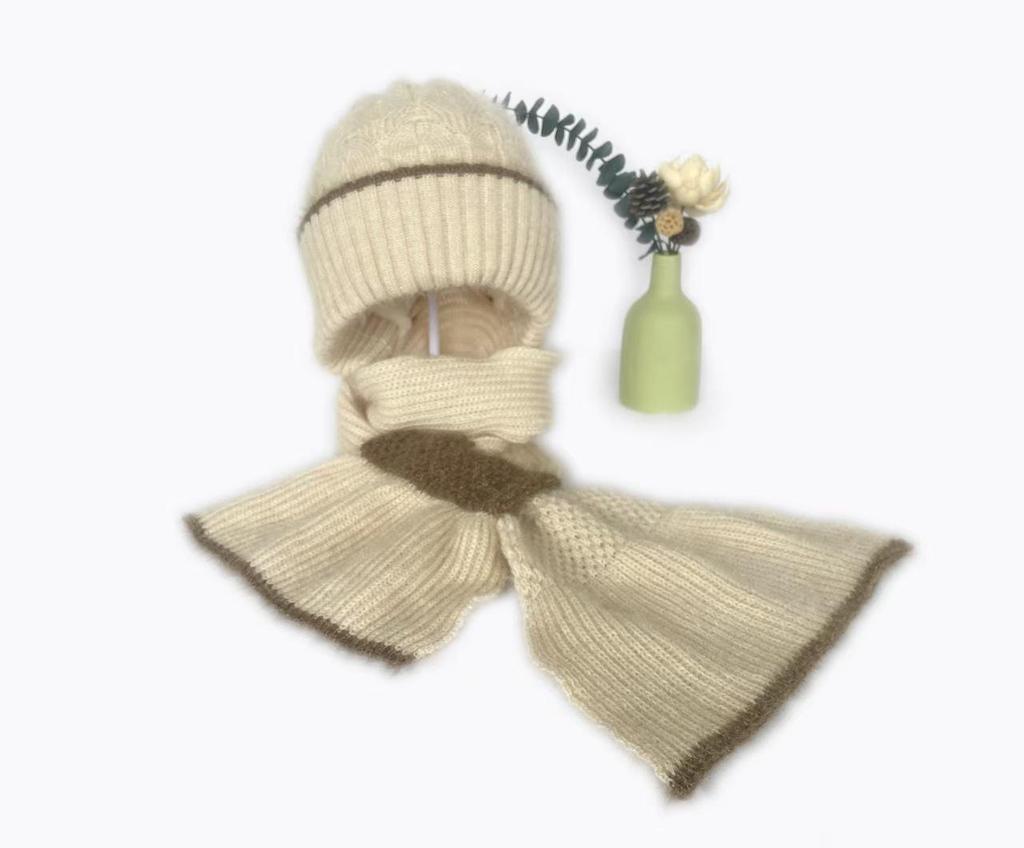 Luxury Velvet Knit Scarf with Phoenix Tail Flower Design - Double-Layered, Fleece-Lined Hat for Wind and Snow Protection