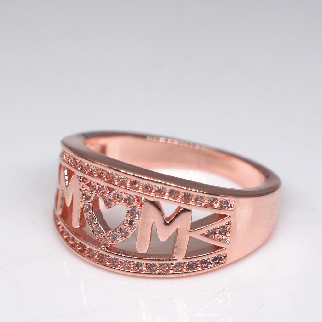 Кольцо в форме сердца с бриллиантом на День матери в подарок