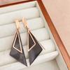 Модные серьги-подвески для женщин