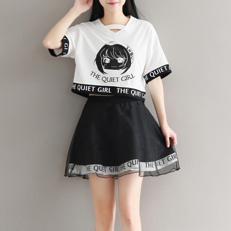 Женский костюм в стиле аниме: топ с принтом и мини-юбка с сеткой