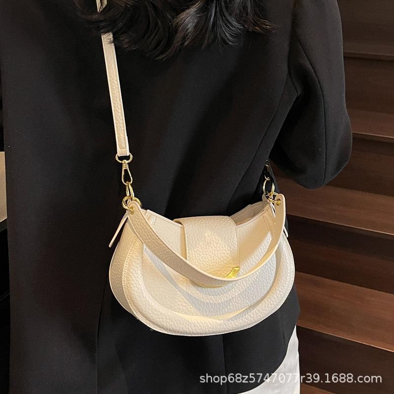 Retro Fashion Simple Temperament Commuter Shoulder Bag Women's 2025 Summer Texture Underarm Bag Korean Version Messenger Bag Tide