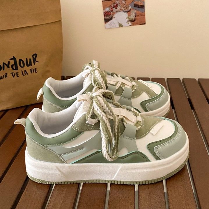 Популярные маленькие белые туфли женские 2025 весна и осень новая универсальная обувь для папы женская платформа нишевая студенческая модная обувь для скейтборда женская прилив