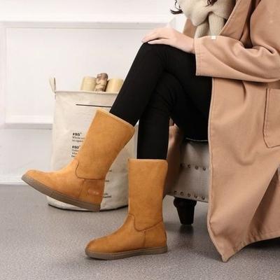 Зимние женские туфли с круглым носком, полувысокие, на мягкой подошве, дизайнерские, роскошные, из овчины, новинка 2025 года, плюшевые, теплые, горячая распродажа, рабочие, зимние ботинки для женщин