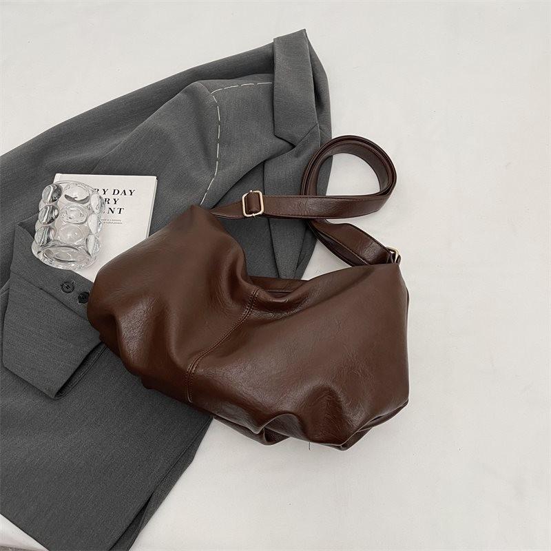 Chic Vintage Large Capacity Womens Crossbody Bag With Stylish Decor Elements