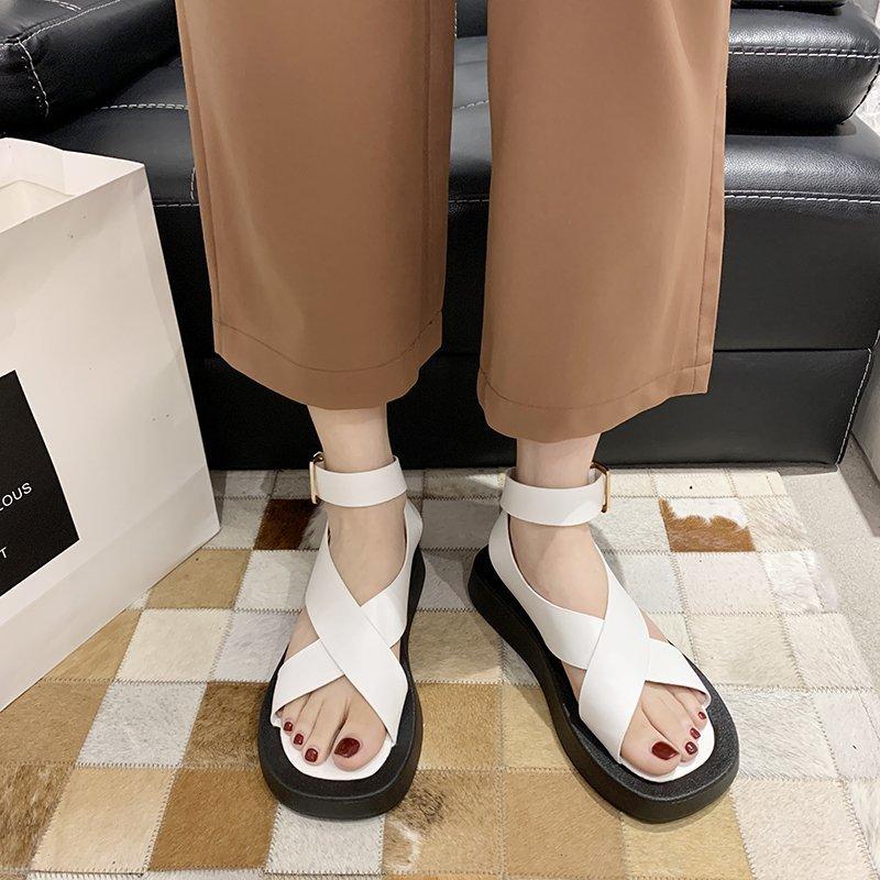 Сандалии женские новые большого размера на толстой подошве в римском стиле с внешней стороны через пряжку пряжка женская обувь