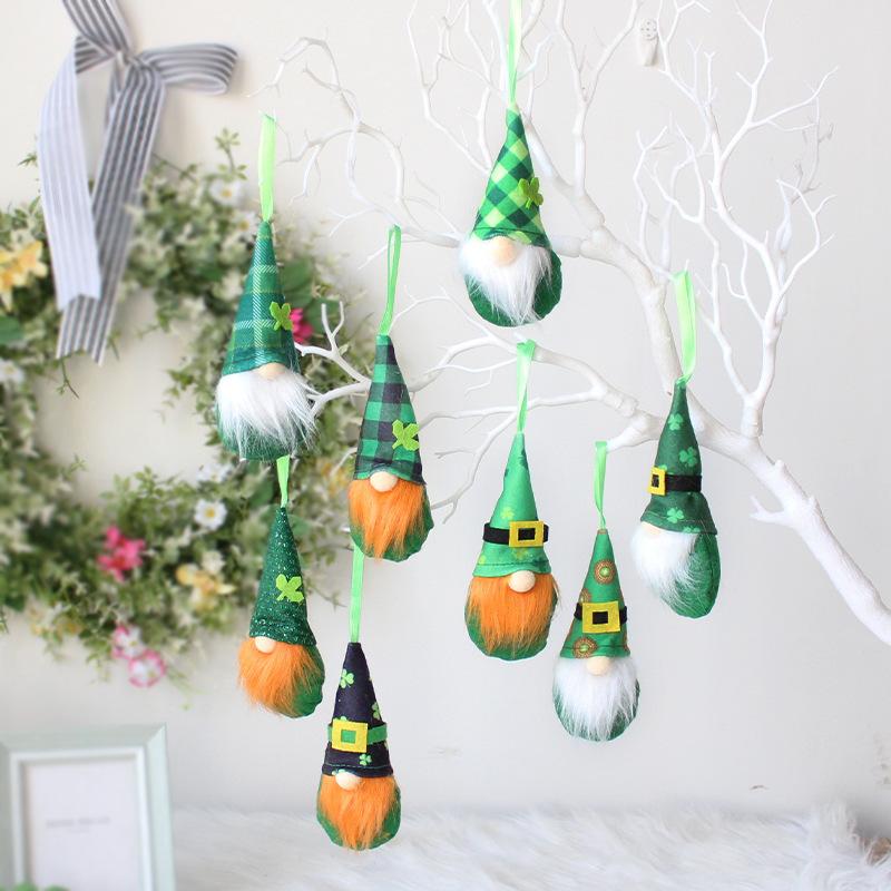 Кукла-подвеска «Зеленый эльф» на ирландский фестиваль. Украшения для окон ко Дню Святого Патрика