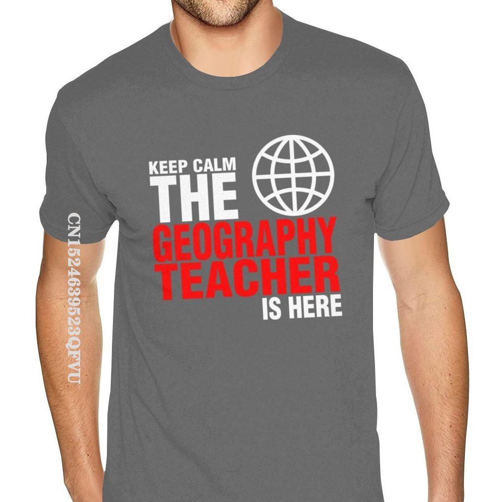 Футболки с рисунком Keep Calm The Geography Teacher Is Here для мужчин с принтом в готическом стиле Футболка в стиле аниме Футболки с принтом в стиле хип-хоп