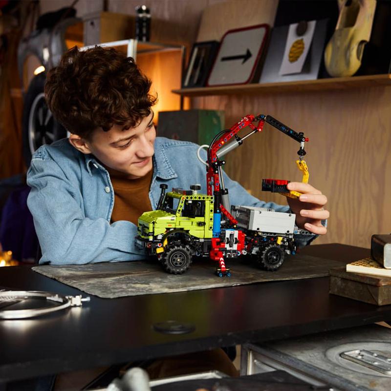 LEGO 42242 Technic Mercedes-Benz Unimog U 5023 с краном