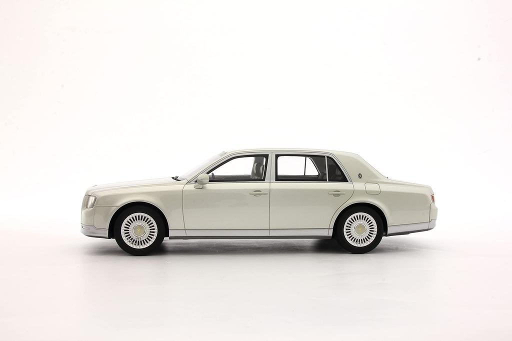 Самурай Toyota Century Silver Готовый продукт KSR18036S 1/18